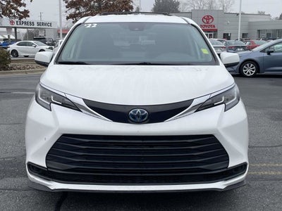 2022 Toyota Sienna LE