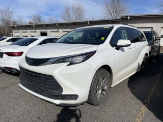 2022 Toyota Sienna LE