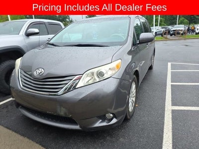 2014 Toyota SIENNA XLE 3.5L XLE 8 Passenger