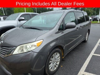 2014 Toyota Sienna XLE 8 Passenger