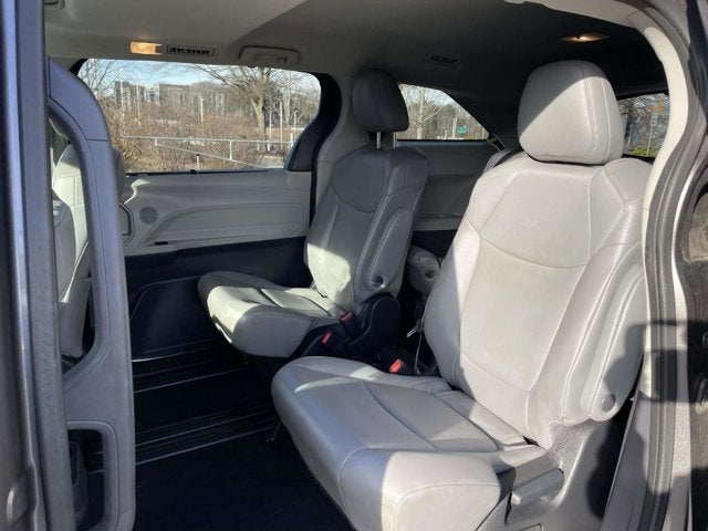 2022 Toyota Sienna XLE