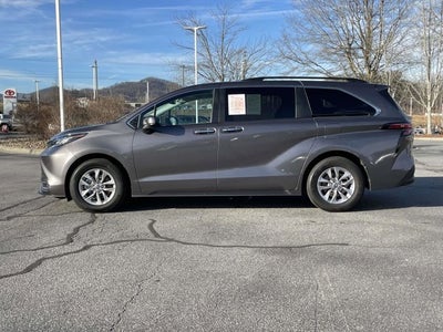 2022 Toyota Sienna XLE
