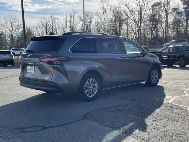 2022 Toyota Sienna XLE