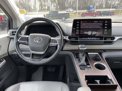 2022 Toyota Sienna XLE