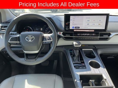 2025 Toyota Sienna XLE 8 Passenger