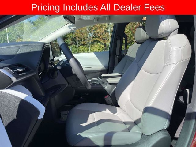 2025 Toyota Sienna XLE 8 Passenger