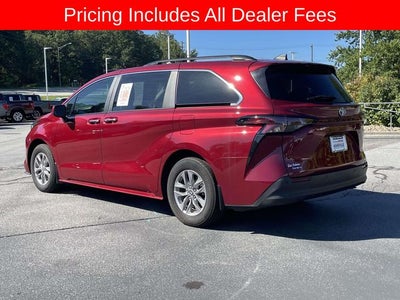 2025 Toyota Sienna XLE 8 Passenger
