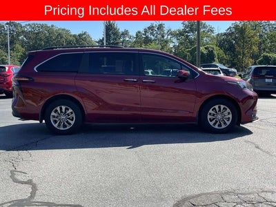 2025 Toyota Sienna XLE 8 Passenger