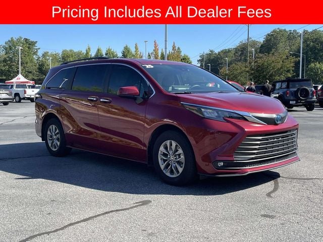 2025 Toyota Sienna XLE 8 Passenger