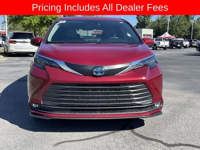 2025 Toyota Sienna XLE 8 Passenger