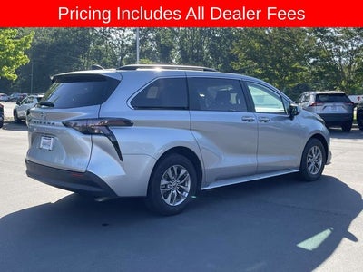 2025 Toyota Sienna XLE 8 Passenger