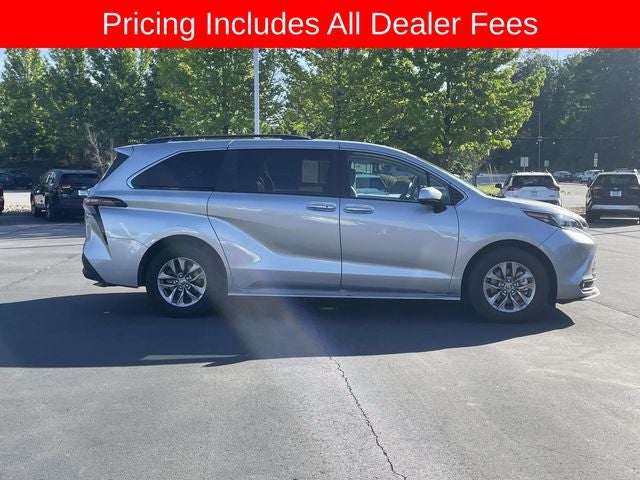 2025 Toyota Sienna XLE 8 Passenger