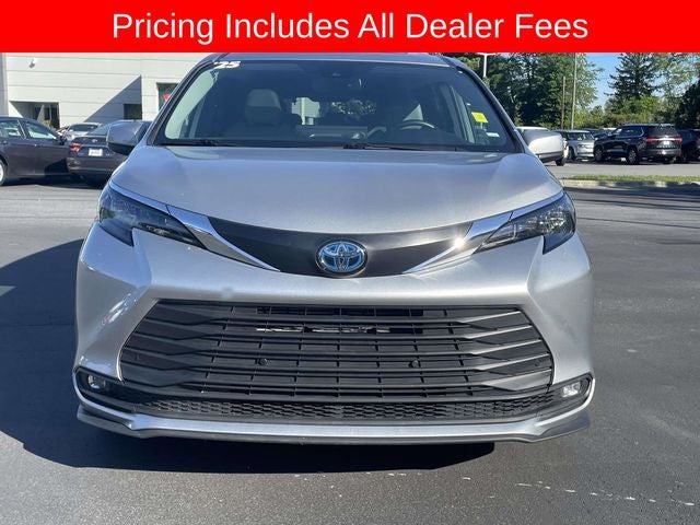 2025 Toyota Sienna XLE 8 Passenger