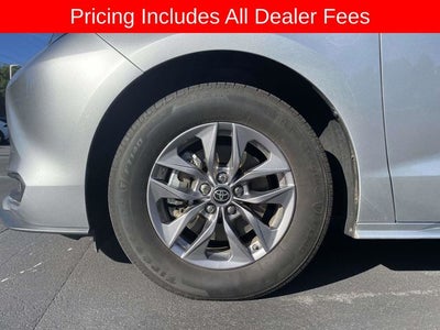 2025 Toyota Sienna XLE 8 Passenger