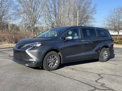 2025 Toyota Sienna XLE