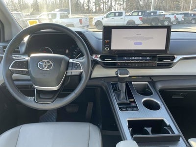 2025 Toyota Sienna XLE
