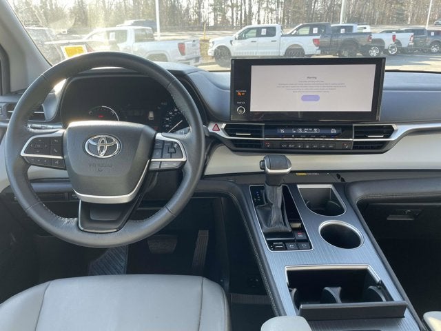 2025 Toyota Sienna XLE