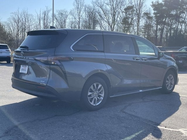 2025 Toyota Sienna XLE