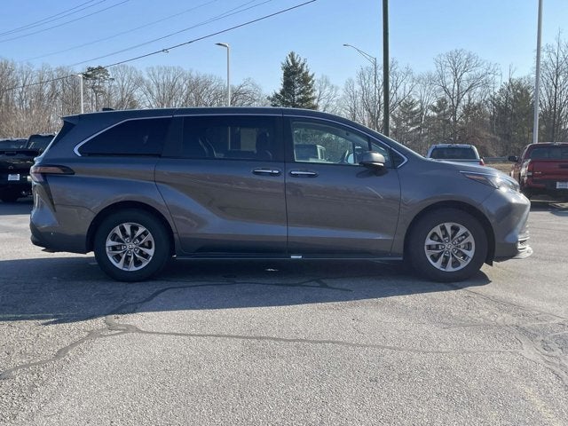 2025 Toyota Sienna XLE