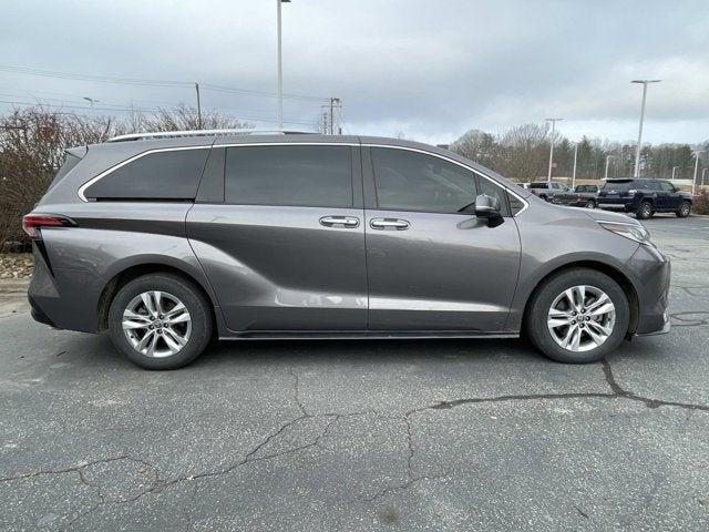 2022 Toyota Sienna Limited