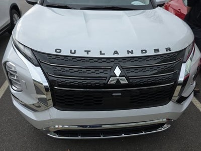 2022 Mitsubishi Outlander ES