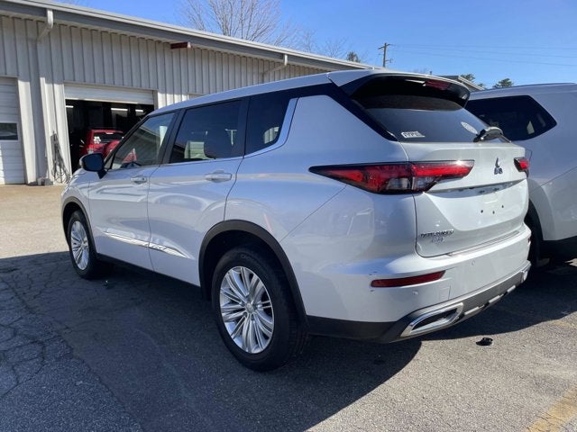 2022 Mitsubishi Outlander ES