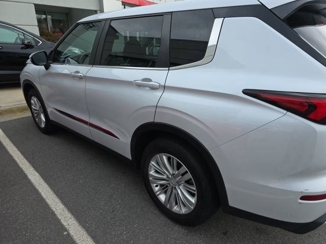 2022 Mitsubishi Outlander ES