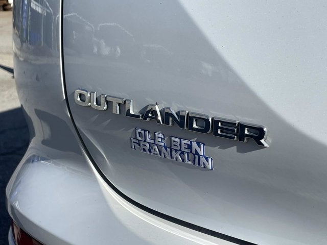 2022 Mitsubishi Outlander ES