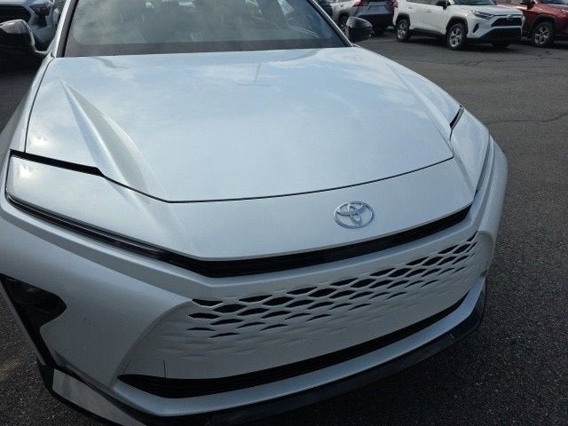 2025 Toyota Crown Signia Limited