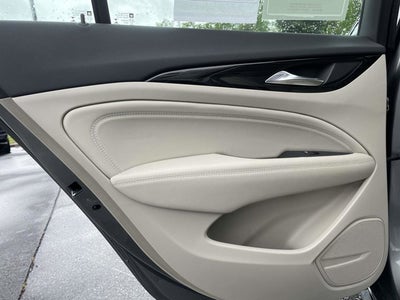 2018 Buick Regal TourX Essence