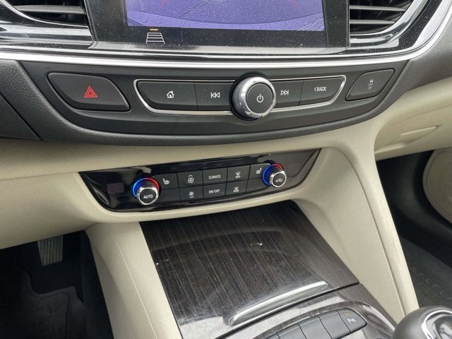 2018 Buick Regal TourX Essence