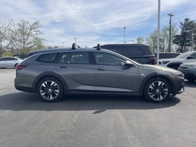 2018 Buick Regal TourX Essence