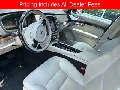 2017 Volvo XC90 T6 Momentum