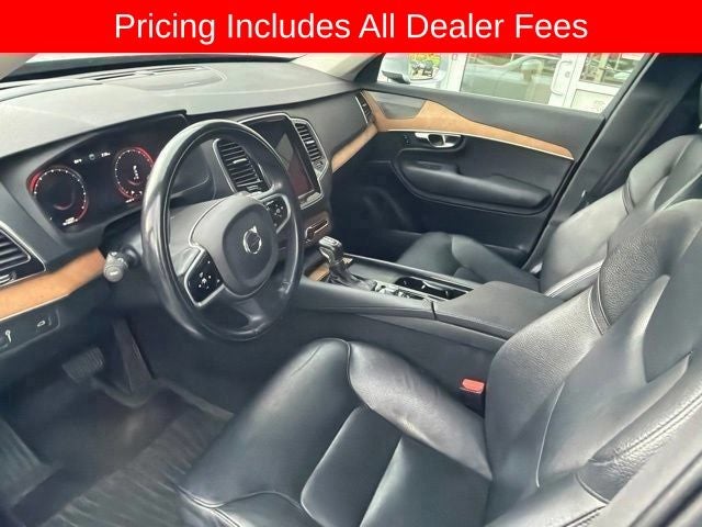 2021 Volvo XC90 T6 Momentum