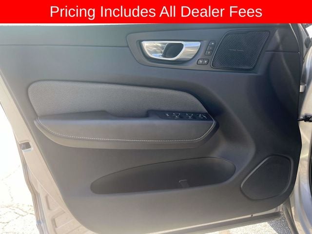 2023 Volvo XC60 B5 Ultimate Dark Theme