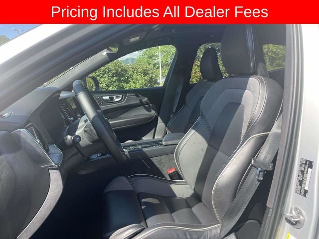2023 Volvo XC60 B5 Ultimate Dark Theme