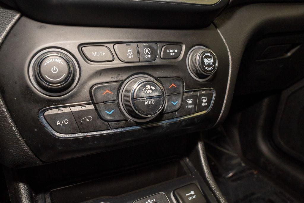 2022 Jeep Cherokee Latitude Lux