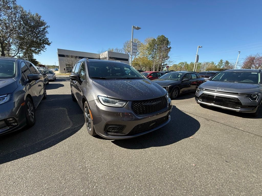 2022 Chrysler Pacifica Touring L