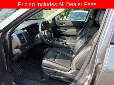 2023 Nissan Pathfinder SL