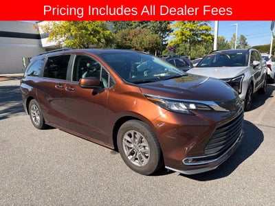 2023 Toyota Sienna XLE 8 Passenger
