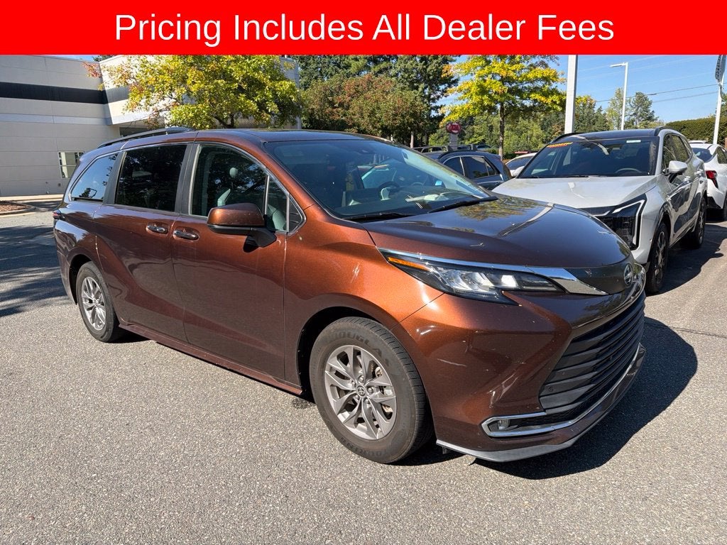 2023 Toyota Sienna XLE 8 Passenger