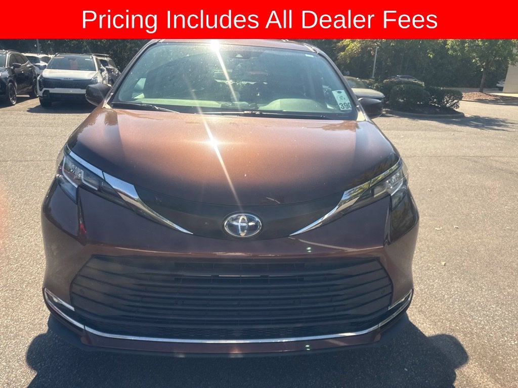 2023 Toyota Sienna XLE 8 Passenger