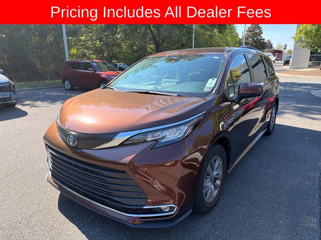 2023 Toyota Sienna XLE 8 Passenger