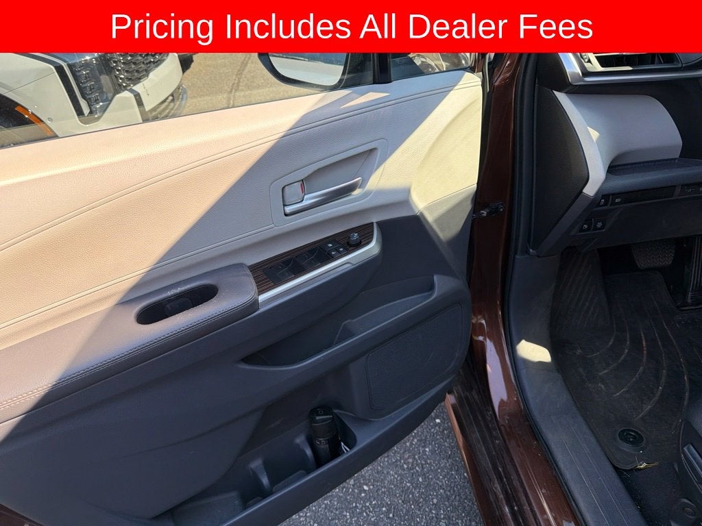 2023 Toyota Sienna XLE 8 Passenger