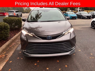 2023 Toyota Sienna XLE 8 Passenger