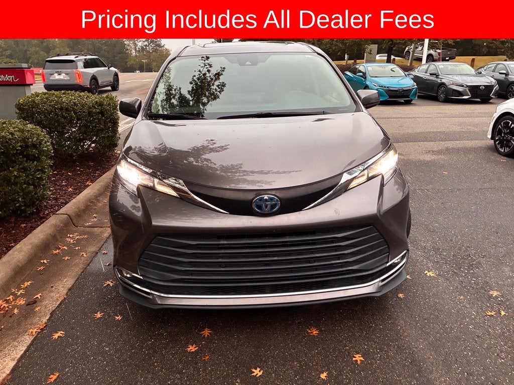 2023 Toyota Sienna XLE 8 Passenger