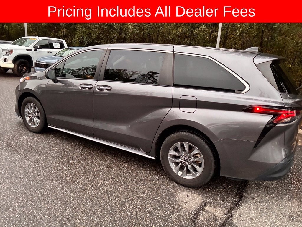 2023 Toyota Sienna XLE 8 Passenger
