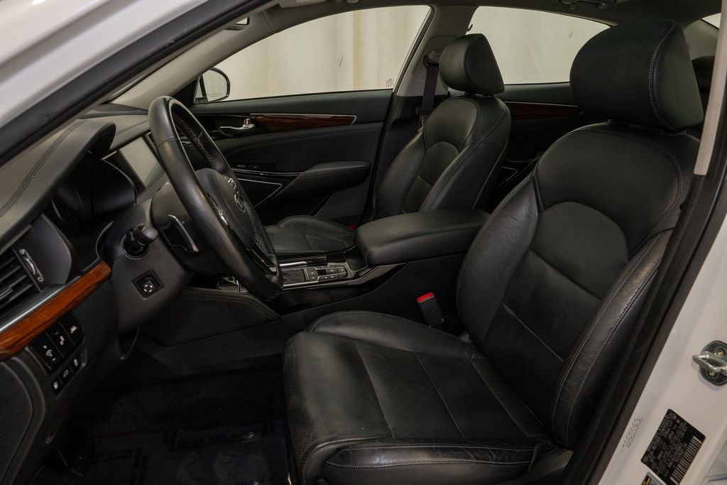 2017 Kia Cadenza Technology