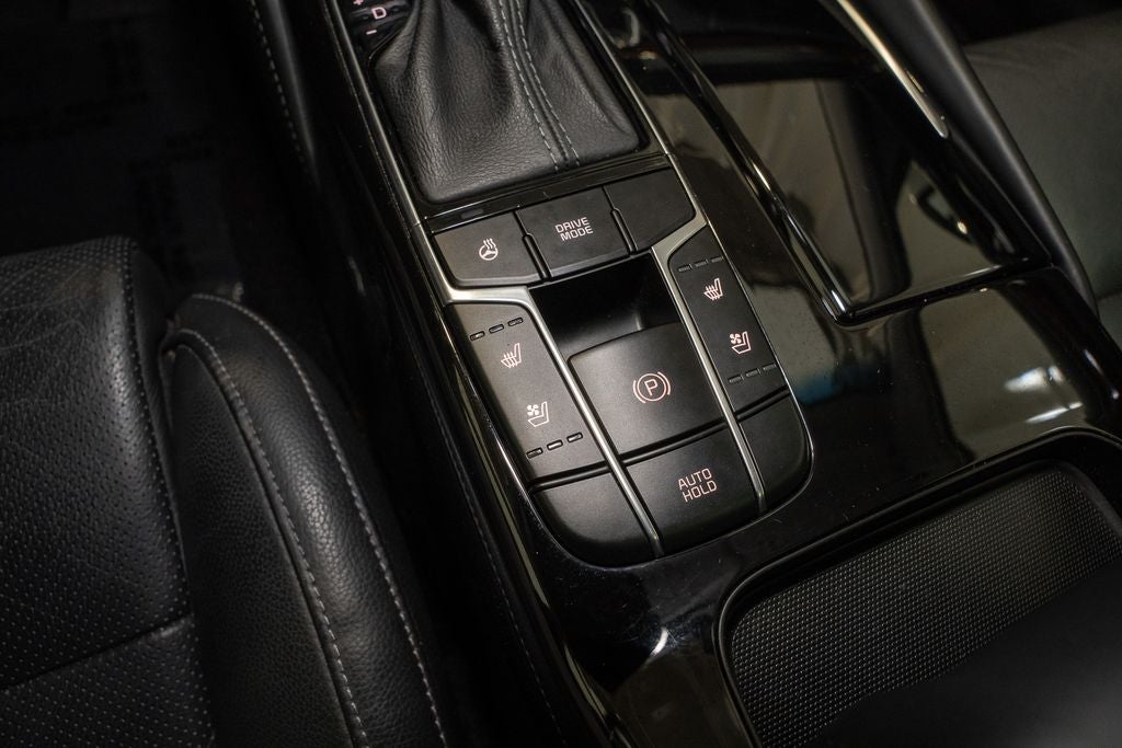 2017 Kia Cadenza Technology