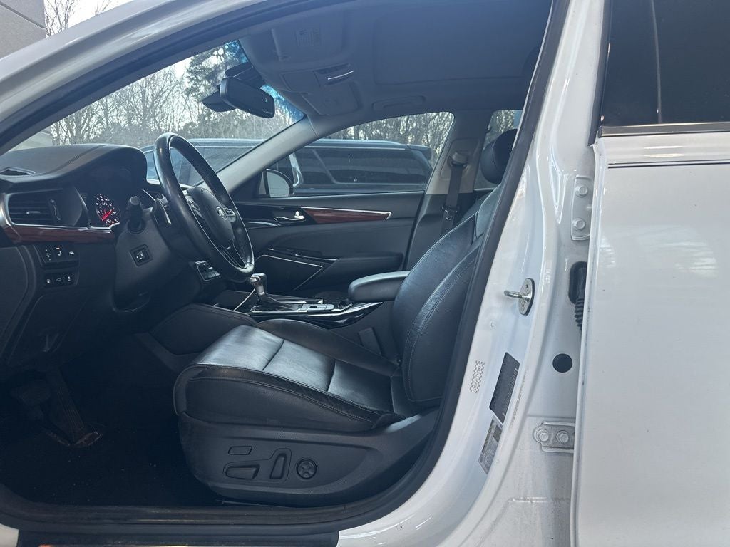 2017 Kia Cadenza Technology